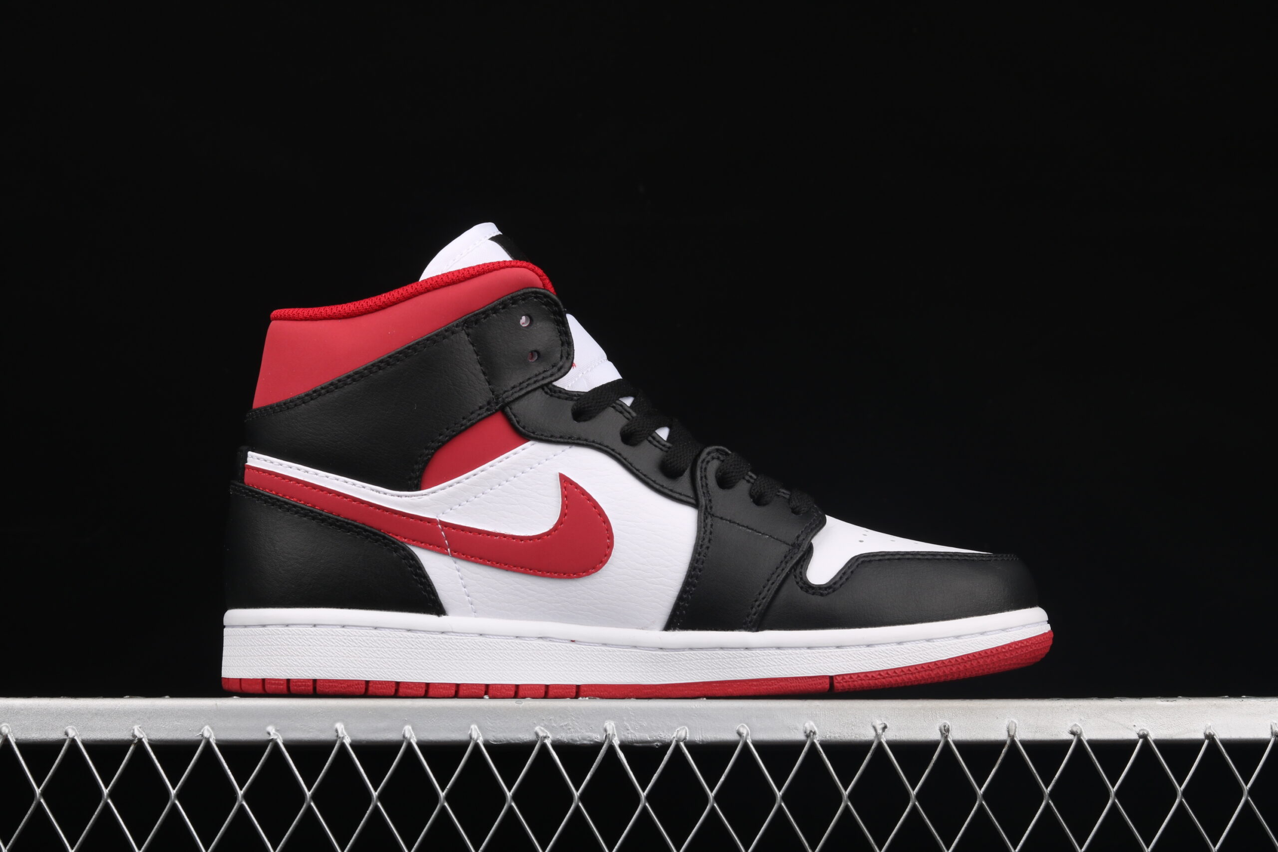 Buty Nike Air Jordan 1 Black-Red 554724-122 - obrazek 8
