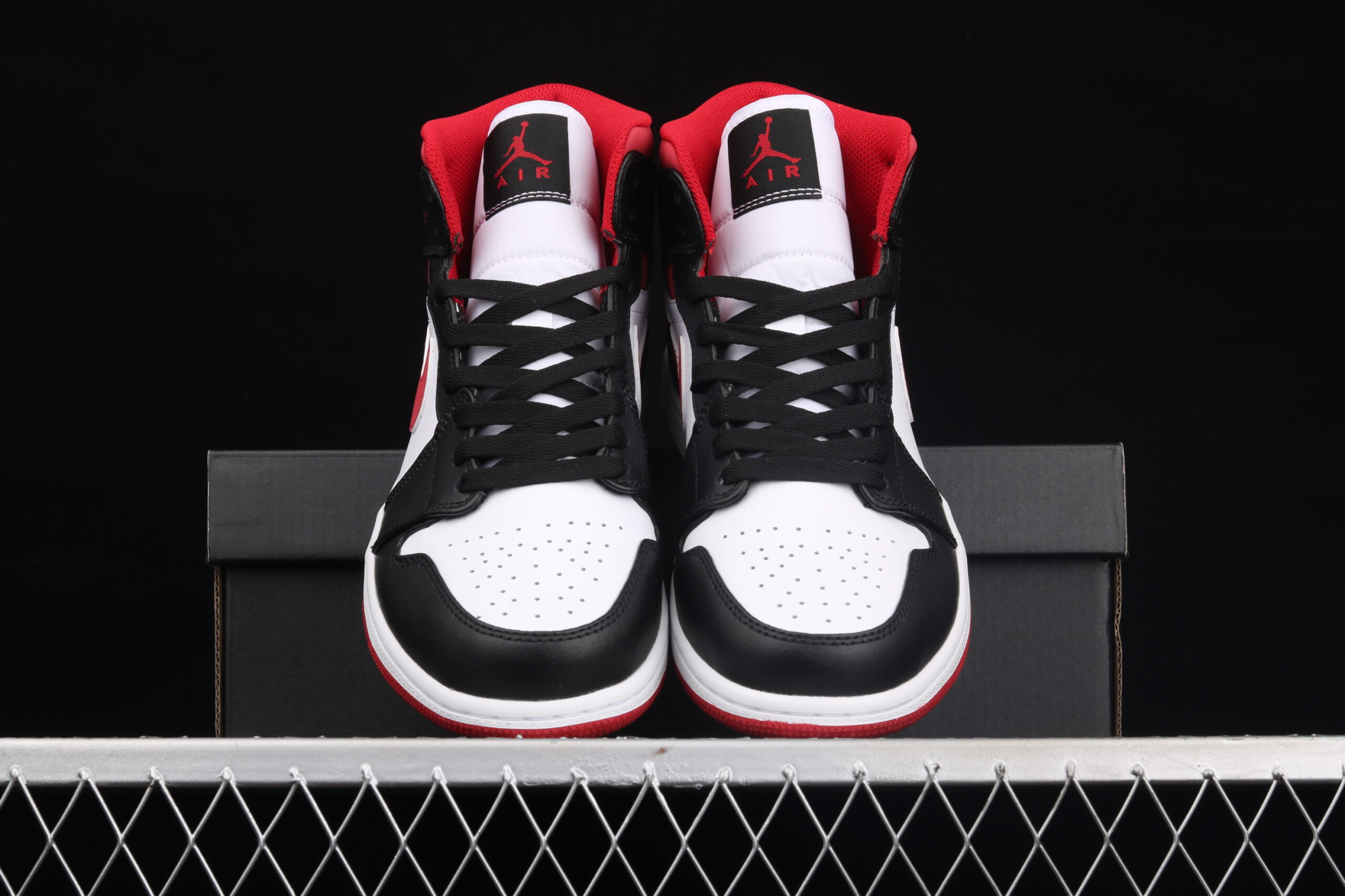 Buty Nike Air Jordan 1 Black-Red 554724-122 - obrazek 2