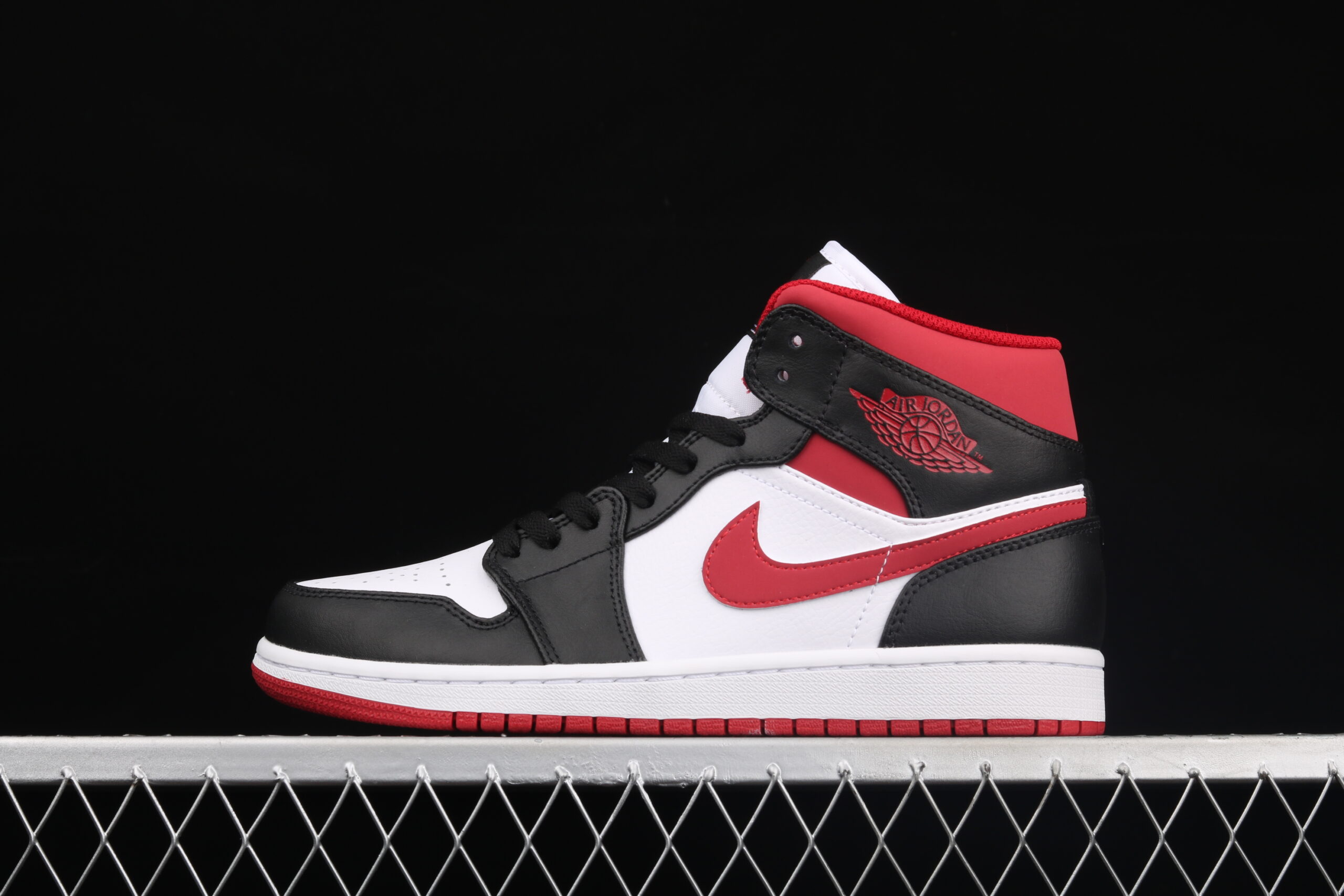 Buty Nike Air Jordan 1 Black-Red 554724-122 - obrazek 4