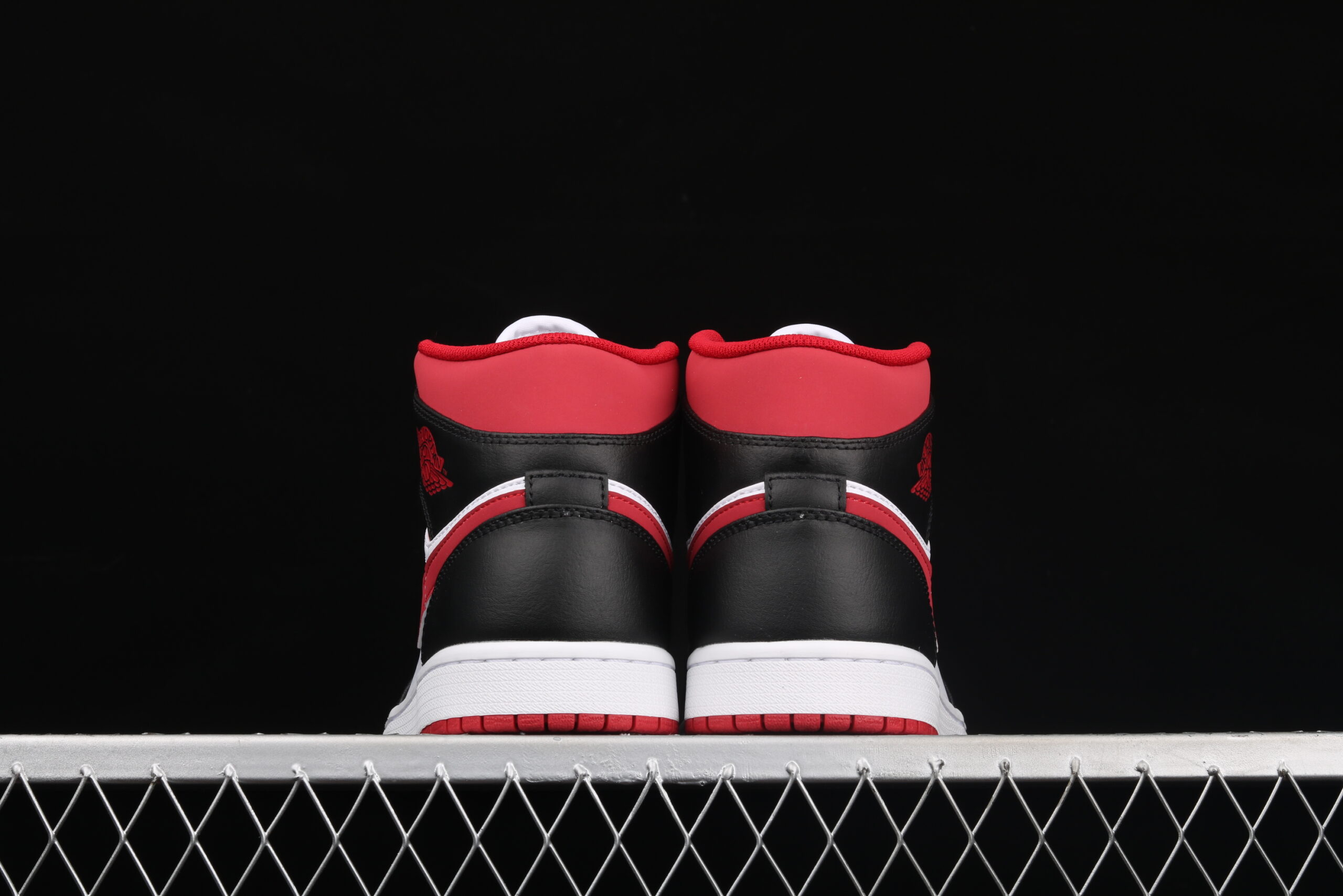 Buty Nike Air Jordan 1 Black-Red 554724-122 - obrazek 5
