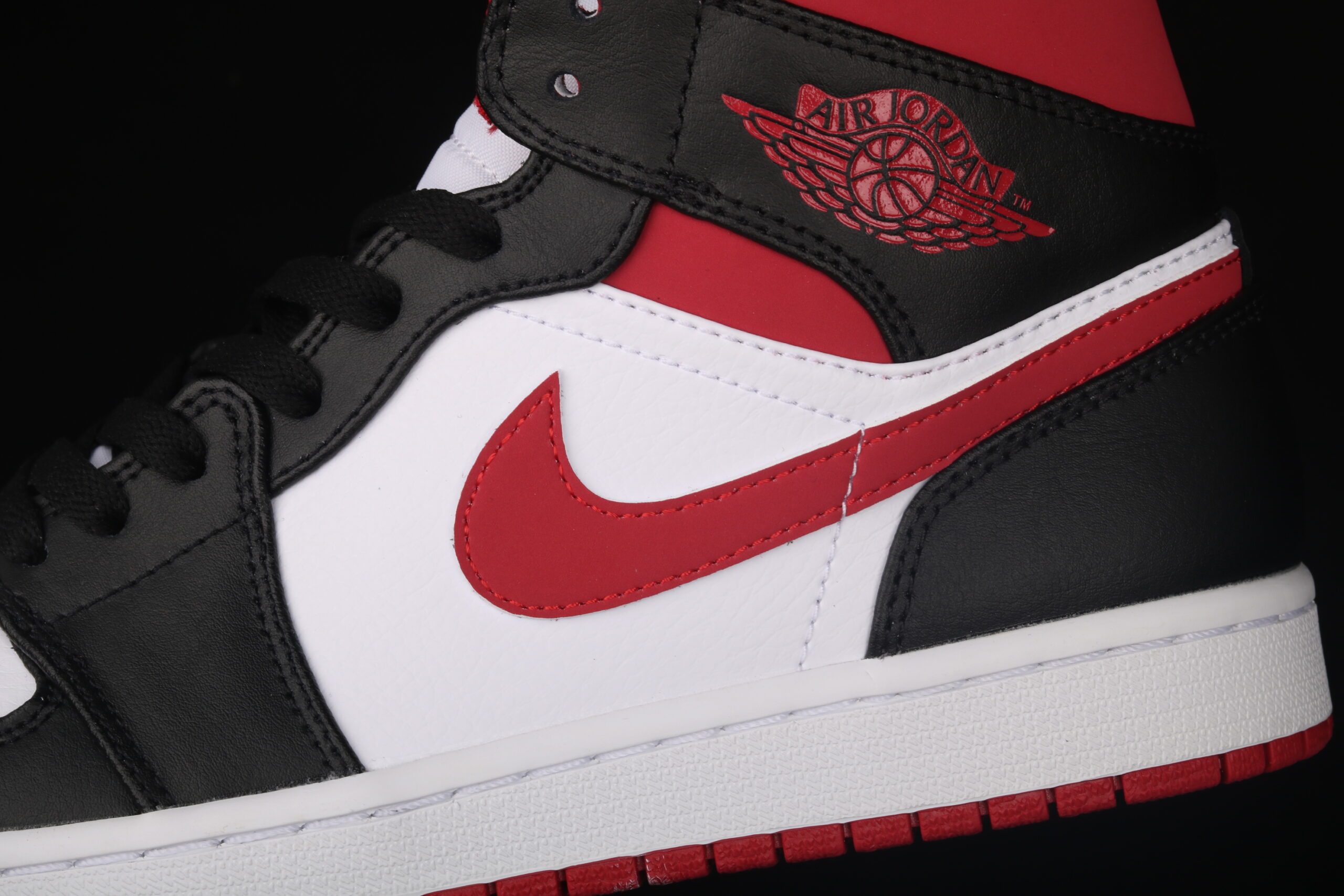 Buty Nike Air Jordan 1 Black-Red 554724-122 - obrazek 6